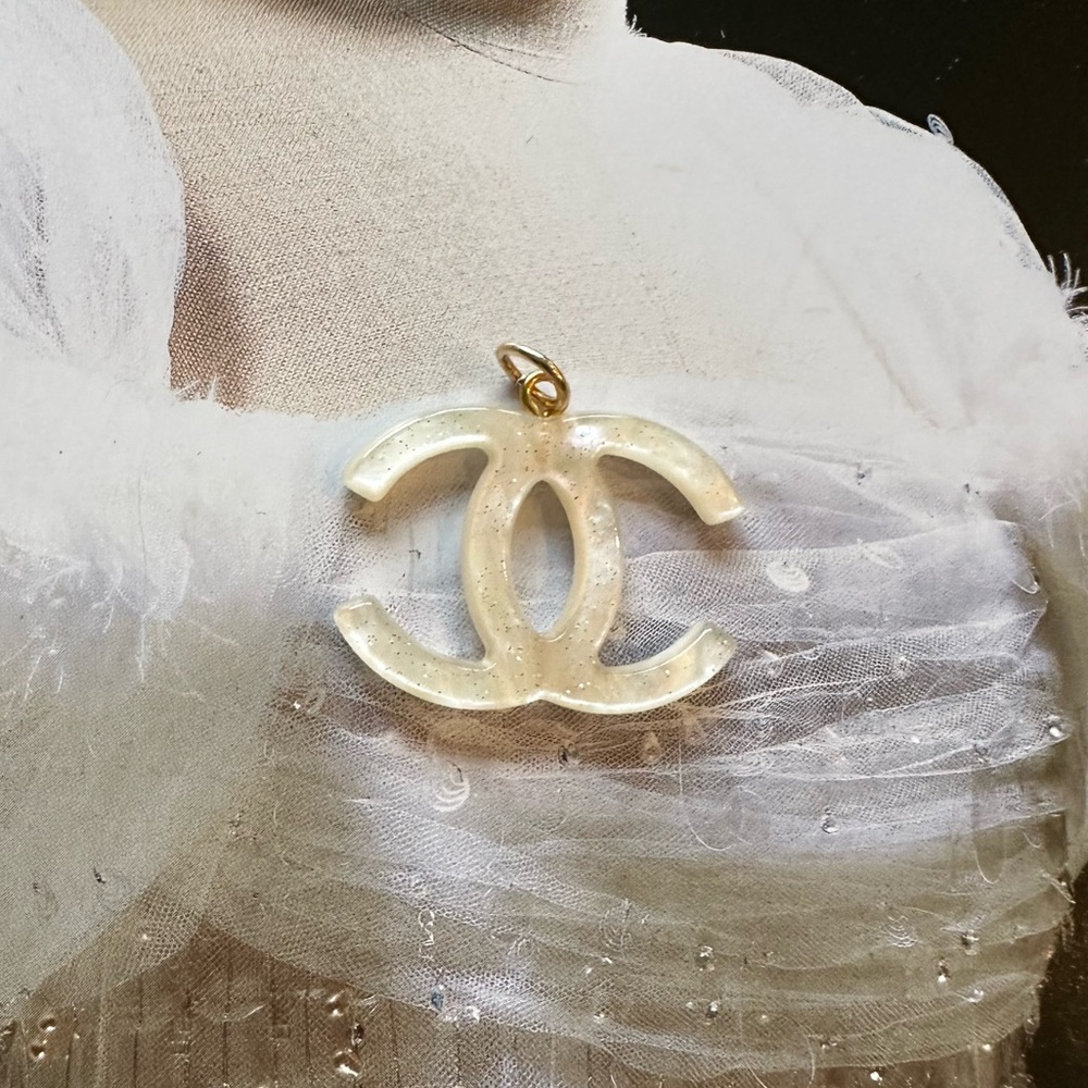 - CHANEL Acrylic with Gold Flecks Zipper Pull Charm